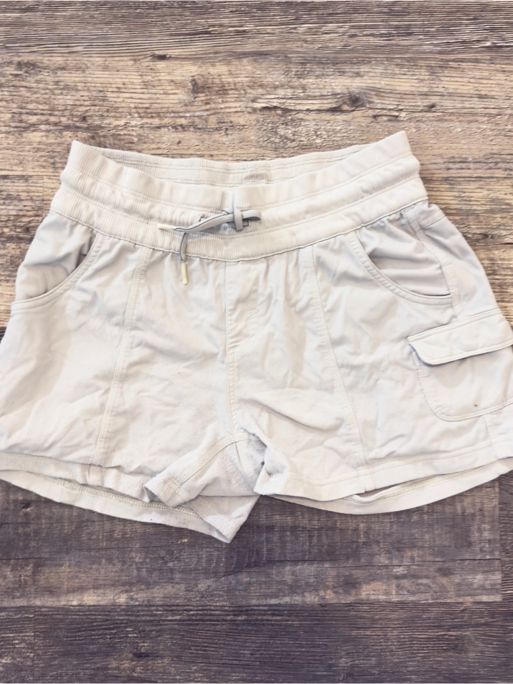 The North Face Aphrodite Women’s 2P Beige Hiking Shorts Utility some piling